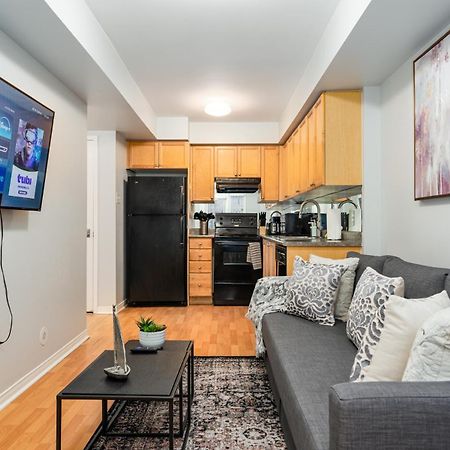 4975 Southampton Drive Hotel Mississauga Bagian luar foto