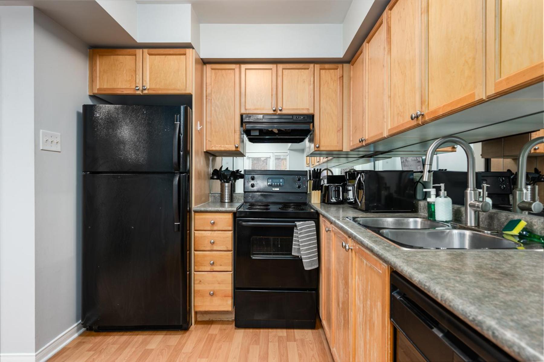 4975 Southampton Drive Hotel Mississauga Bagian luar foto
