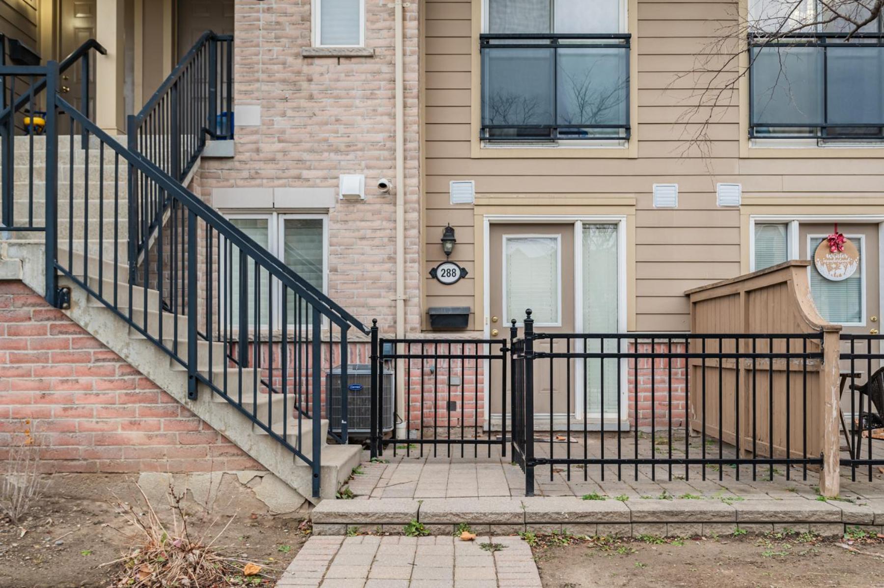 4975 Southampton Drive Hotel Mississauga Bagian luar foto